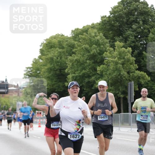 29.06.2025 - hella hamburg halbmarathon Jannik Wohlers http://msf.ph/oto/8198028 29.06.2025 10:24:55 Lombardsbrücke 1627, 2278, 3920, 3961, 3963, 5564, 5814, 6869, 8083, 8962, 9927, 11157, 11662, 11921, 13510, 14086, 15016, 15119, 15679, 16421, 16422 meine-sportfotos.de