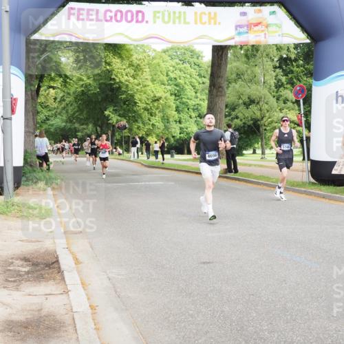 29.06.2025 - hella hamburg halbmarathon MichiJ http://msf.ph/oto/8198042 29.06.2025 10:21:07 Zwischen KM18-KM19 4698, 5746, 13617 meine-sportfotos.de
