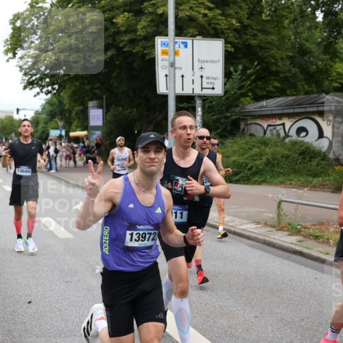 29.06.2025 - hella hamburg halbmarathon Yannick Fuchs http://msf.ph/oto/8198074 29.06.2025 10:31:45 20KM 1411, 2767, 4860, 4865, 5003, 5092, 5307, 5315, 6123, 6458, 6529, 7310, 7482, 8362, 9178, 9296, 9914, 10680, 10738, 11833, 13141, 13854, 13972, 14387, 14459, 14691, 14934, 15178, 15261, 15939, 16523, 16992, 17024, 17125, 17137, 17306, 17658, 17723, 18062, 18159, 18384, 18824 meine-sportfotos.de