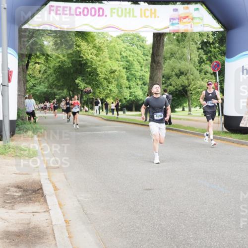 29.06.2025 - hella hamburg halbmarathon MichiJ http://msf.ph/oto/8198088 29.06.2025 10:21:07 Zwischen KM18-KM19 4698, 5746, 13617 meine-sportfotos.de