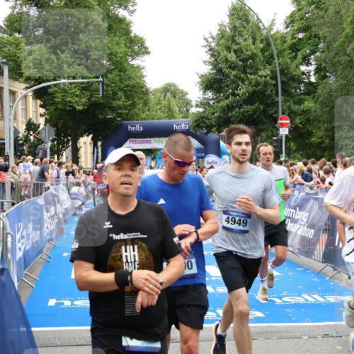 29.06.2025 - hella hamburg halbmarathon Zöllner http://msf.ph/oto/8198142 29.06.2025 10:46:23 Ziel 1600, 2048, 3056, 4949, 6691, 7335, 8142, 9497, 11185, 11773, 12171, 12651, 13698, 14200, 14262, 16127, 17190, 18118, 18211, 18637 meine-sportfotos.de
