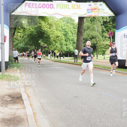 29.06.2025 - hella hamburg halbmarathon MichiJ http://msf.ph/oto/8198162 29.06.2025 10:21:07 Zwischen KM18-KM19 4698, 5746, 13617 meine-sportfotos.de