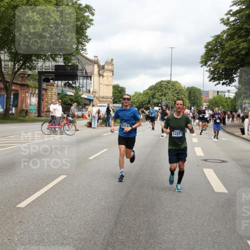 29.06.2025 - hella hamburg halbmarathon Yannick Fuchs http://msf.ph/oto/8198190 29.06.2025 10:44:31 20KM 1119, 1321, 1399, 1466, 1507, 1630, 1817, 2020, 2234, 3296, 3947, 4127, 4346, 5115, 5894, 6027, 6662, 6712, 6795, 7176, 7583, 7930, 7932, 8153, 8313, 8572, 8657, 8704, 10371, 10750, 11356, 11455, 11607, 12235, 12527, 12624, 13008, 13282, 13609, 13701, 13758, 13812, 13875, 14034, 14257, 15803, 15950, 16242, 16716, 16732, 16806, 17179, 17247, 17319, 17384, 18066, 18228, 18370, 18394, 18499, 18657, 18658, 18811, 18884 meine-sportfotos.de