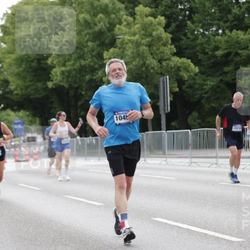 29.06.2025 - hella hamburg halbmarathon Jannik Wohlers http://msf.ph/oto/8198254 29.06.2025 10:25:01 Lombardsbrücke 1093, 1627, 2278, 3961, 3963, 5564, 5814, 6869, 8962, 9811, 9927, 10845, 10846, 11157, 11662, 13510, 13842, 14086, 15016, 15119, 15283, 16421, 16422 meine-sportfotos.de