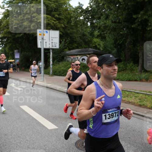 29.06.2025 - hella hamburg halbmarathon Yannick Fuchs http://msf.ph/oto/8198322 29.06.2025 10:31:46 20KM 1411, 2196, 2767, 4860, 4865, 5003, 5092, 5307, 5315, 6123, 6458, 6529, 7310, 7482, 8362, 9178, 9296, 9914, 10680, 10738, 11833, 13141, 13854, 13972, 14387, 14459, 14691, 14934, 15178, 15261, 15939, 16523, 16992, 17024, 17125, 17137, 17306, 17658, 17723, 18062, 18159, 18384, 18824 meine-sportfotos.de