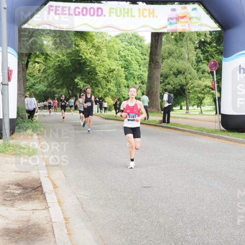 29.06.2025 - hella hamburg halbmarathon MichiJ http://msf.ph/oto/8198327 29.06.2025 10:21:11 Zwischen KM18-KM19 4129, 4698, 5187, 5746, 13617 meine-sportfotos.de
