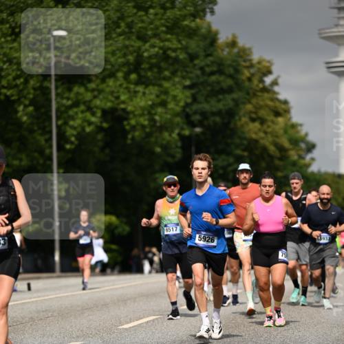 29.06.2025 - hella hamburg halbmarathon Dr. Thomas Lammeyer http://msf.ph/oto/8198332 29.06.2025 10:11:31 Kennedybrücke 1993, 4262, 5242, 5287, 5807, 5845, 5926, 6517, 6518, 6707, 6713, 6715, 6833, 7503, 8585, 9967, 10283, 10700, 10703, 11114, 11394 meine-sportfotos.de