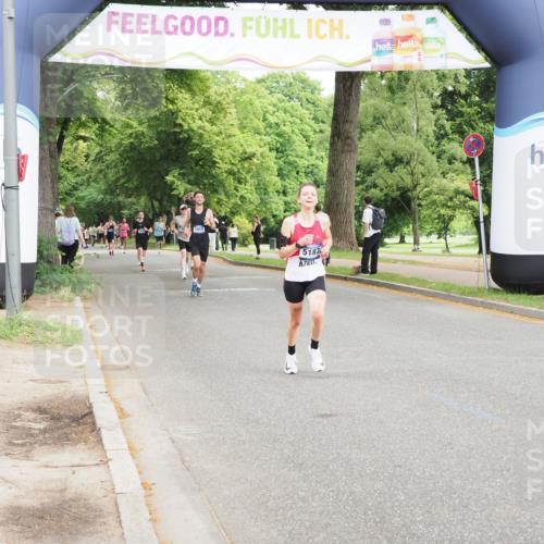 29.06.2025 - hella hamburg halbmarathon MichiJ http://msf.ph/oto/8198342 29.06.2025 10:21:11 Zwischen KM18-KM19 4129, 4698, 5187, 5746, 13617 meine-sportfotos.de