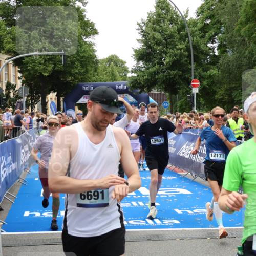 29.06.2025 - hella hamburg halbmarathon Zöllner http://msf.ph/oto/8198351 29.06.2025 10:46:29 Ziel 1600, 2222, 2842, 4237, 4497, 6421, 6978, 7335, 8142, 8981, 9386, 9786, 11185, 11773, 12171, 12651, 12891, 13698, 14045, 14228, 14482, 15157, 16127, 18211, 18637, 19209 meine-sportfotos.de