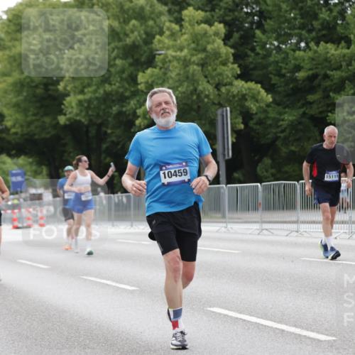 29.06.2025 - hella hamburg halbmarathon Jannik Wohlers http://msf.ph/oto/8198359 29.06.2025 10:25:01 Lombardsbrücke 1093, 1627, 2278, 3961, 3963, 5564, 5814, 6869, 8962, 9811, 9927, 10845, 10846, 11157, 11662, 13510, 13842, 14086, 15016, 15119, 15283, 16421, 16422 meine-sportfotos.de