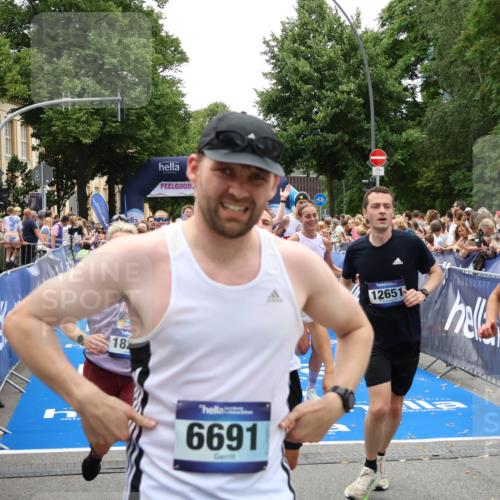 29.06.2025 - hella hamburg halbmarathon Zöllner http://msf.ph/oto/8198375 29.06.2025 10:46:30 Ziel 2222, 2842, 4237, 4497, 6421, 6978, 7335, 8482, 8981, 9232, 9386, 9786, 11185, 11773, 12171, 12651, 12891, 13698, 14045, 14228, 14482, 15157, 16127, 18211, 18637, 19209 meine-sportfotos.de