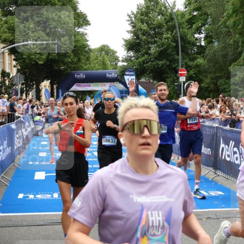 29.06.2025 - hella hamburg halbmarathon Zöllner http://msf.ph/oto/8198415 29.06.2025 10:46:31 Ziel 2222, 2842, 4237, 4497, 6421, 6978, 7335, 8482, 8981, 9232, 9386, 9529, 9786, 11185, 11773, 12891, 14045, 14228, 14482, 15157, 16127, 17281, 17461, 18637, 19209 meine-sportfotos.de