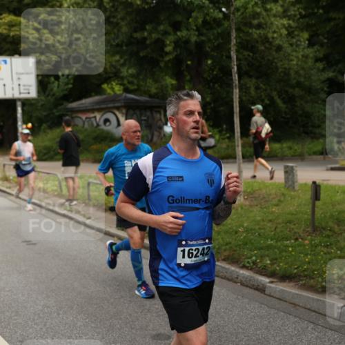 29.06.2025 - hella hamburg halbmarathon Yannick Fuchs http://msf.ph/oto/8198431 29.06.2025 10:44:33 20KM 1119, 1399, 1466, 1507, 1630, 1750, 1817, 3296, 3947, 4127, 4346, 5115, 5894, 6027, 6662, 6712, 6795, 7176, 7397, 7583, 7930, 7932, 8153, 8313, 8572, 8657, 8704, 10371, 10750, 11356, 11455, 11607, 12235, 12527, 12624, 13008, 13609, 13687, 13701, 13758, 13812, 13875, 14034, 14257, 14626, 15362, 15395, 15803, 15950, 16242, 16716, 16732, 16806, 17179, 17247, 17319, 17384, 18066, 18228, 18370, 18394, 18499, 18657, 18658, 18811, 18884 meine-sportfotos.de