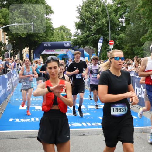 29.06.2025 - hella hamburg halbmarathon Zöllner http://msf.ph/oto/8198454 29.06.2025 10:46:32 Ziel 2222, 2842, 4237, 4497, 5459, 6421, 6978, 7335, 8482, 8981, 9232, 9386, 9529, 9786, 11185, 11773, 12891, 14045, 14228, 14482, 15157, 17281, 17461, 18637, 18882, 19209 meine-sportfotos.de