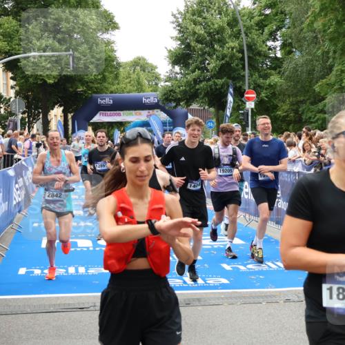29.06.2025 - hella hamburg halbmarathon Zöllner http://msf.ph/oto/8198466 29.06.2025 10:46:33 Ziel 2222, 2842, 4237, 4497, 5459, 6421, 6978, 8482, 8981, 9232, 9386, 9529, 9786, 12891, 14045, 14228, 14482, 15157, 15206, 17281, 17461, 18882, 19209 meine-sportfotos.de