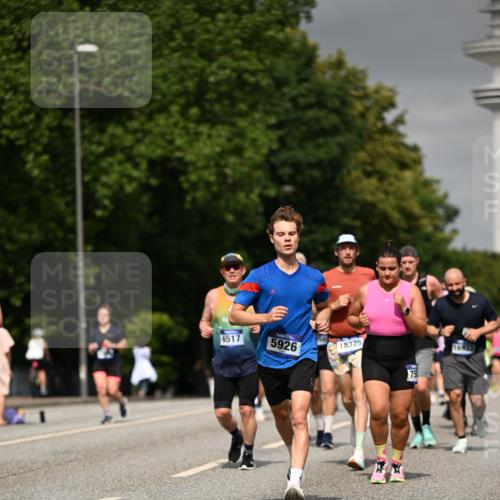 29.06.2025 - hella hamburg halbmarathon Dr. Thomas Lammeyer http://msf.ph/oto/8198471 29.06.2025 10:11:31 Kennedybrücke 1993, 4262, 5242, 5287, 5807, 5845, 5926, 6517, 6518, 6707, 6713, 6715, 6833, 7503, 8585, 9967, 10283, 10700, 10703, 11114, 11394 meine-sportfotos.de