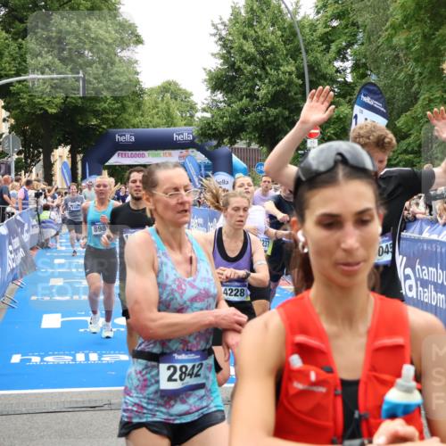 29.06.2025 - hella hamburg halbmarathon Zöllner http://msf.ph/oto/8198521 29.06.2025 10:46:34 Ziel 4237, 4497, 5459, 6978, 8482, 8981, 9232, 9386, 9529, 9786, 12891, 13525, 14228, 14482, 15157, 15206, 17281, 17461, 18882, 19209 meine-sportfotos.de