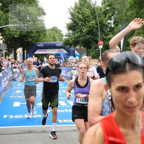 29.06.2025 - hella hamburg halbmarathon Zöllner http://msf.ph/oto/8198529 29.06.2025 10:46:34 Ziel 4237, 4497, 5459, 6978, 8482, 8981, 9232, 9386, 9529, 9786, 12891, 13525, 14228, 14482, 15157, 15206, 17281, 17461, 18882, 19209 meine-sportfotos.de