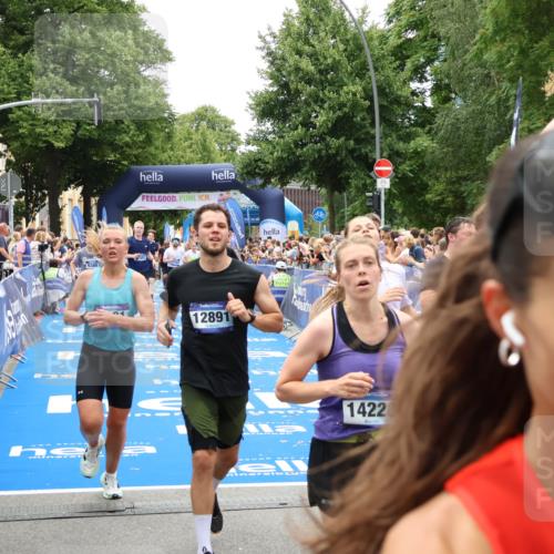 29.06.2025 - hella hamburg halbmarathon Zöllner http://msf.ph/oto/8198537 29.06.2025 10:46:35 Ziel 4237, 4497, 5459, 6978, 8482, 8981, 9232, 9386, 9529, 9786, 12891, 13525, 15133, 15206, 17281, 17461, 18882 meine-sportfotos.de