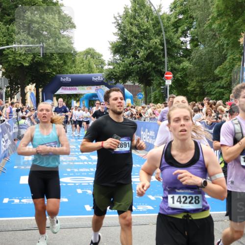 29.06.2025 - hella hamburg halbmarathon Zöllner http://msf.ph/oto/8198546 29.06.2025 10:46:35 Ziel 4237, 4497, 5459, 6978, 8482, 8981, 9232, 9386, 9529, 9786, 12891, 13525, 15133, 15206, 17281, 17461, 18882 meine-sportfotos.de