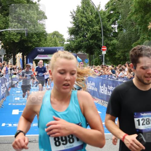 29.06.2025 - hella hamburg halbmarathon Zöllner http://msf.ph/oto/8198585 29.06.2025 10:46:36 Ziel 4497, 5459, 8482, 9051, 9232, 9386, 9529, 9786, 13525, 15133, 15206, 17281, 17461, 18882 meine-sportfotos.de