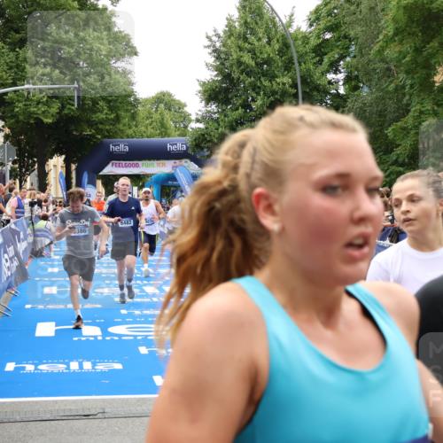 29.06.2025 - hella hamburg halbmarathon Zöllner http://msf.ph/oto/8198593 29.06.2025 10:46:37 Ziel 4497, 5459, 8482, 9051, 9232, 9386, 9529, 13525, 13554, 15026, 15133, 15206, 17281, 17461, 18882 meine-sportfotos.de