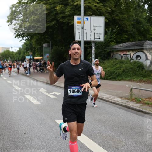 29.06.2025 - hella hamburg halbmarathon Yannick Fuchs http://msf.ph/oto/8198643 29.06.2025 10:31:46 20KM 1411, 2196, 2767, 4860, 4865, 5003, 5092, 5307, 5315, 6123, 6458, 6529, 7310, 7482, 8362, 9178, 9296, 9914, 10680, 10738, 11833, 13141, 13854, 13972, 14387, 14459, 14691, 14934, 15178, 15261, 15939, 16523, 16992, 17024, 17125, 17137, 17306, 17658, 17723, 18062, 18159, 18384, 18824 meine-sportfotos.de