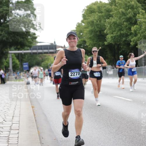 29.06.2025 - hella hamburg halbmarathon Jannik Wohlers http://msf.ph/oto/8198679 29.06.2025 10:25:02 Lombardsbrücke 1093, 1627, 2278, 5564, 5814, 6869, 8962, 9811, 9927, 10845, 10846, 11157, 11662, 13510, 13842, 14086, 15016, 15119, 15283, 16421, 16422 meine-sportfotos.de