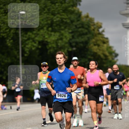 29.06.2025 - hella hamburg halbmarathon Dr. Thomas Lammeyer http://msf.ph/oto/8198709 29.06.2025 10:11:32 Kennedybrücke 1993, 4262, 5242, 5287, 5807, 5845, 5926, 6196, 6517, 6518, 6707, 6713, 6715, 6833, 7503, 8585, 9967, 10283, 10700, 10703, 11114, 11394 meine-sportfotos.de