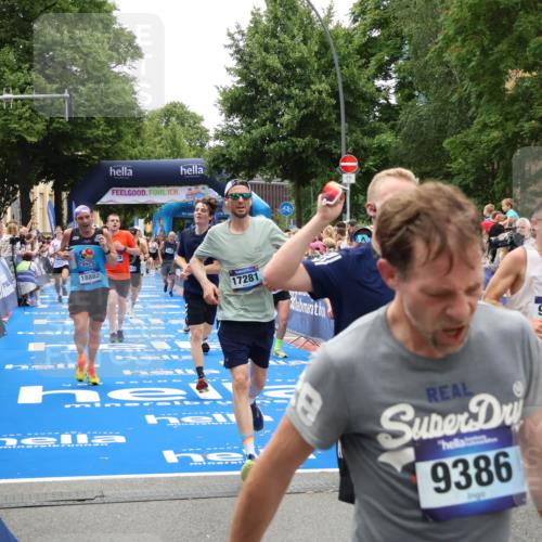 29.06.2025 - hella hamburg halbmarathon Zöllner http://msf.ph/oto/8198716 29.06.2025 10:46:40 Ziel 1920, 1942, 5459, 9051, 9529, 13525, 13554, 15026, 15133, 15206, 15714, 17281, 17461, 18297, 18882 meine-sportfotos.de