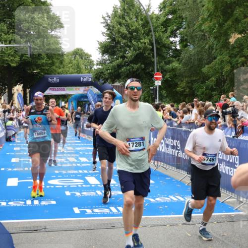 29.06.2025 - hella hamburg halbmarathon Zöllner http://msf.ph/oto/8198736 29.06.2025 10:46:40 Ziel 1920, 1942, 5459, 9051, 9529, 13525, 13554, 15026, 15133, 15206, 15714, 17281, 17461, 18297, 18882 meine-sportfotos.de