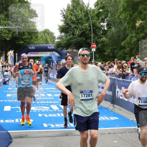 29.06.2025 - hella hamburg halbmarathon Zöllner http://msf.ph/oto/8198749 29.06.2025 10:46:41 Ziel 1920, 1942, 5459, 9051, 13525, 13554, 15026, 15133, 15206, 15714, 16175, 17865, 18297, 18882 meine-sportfotos.de