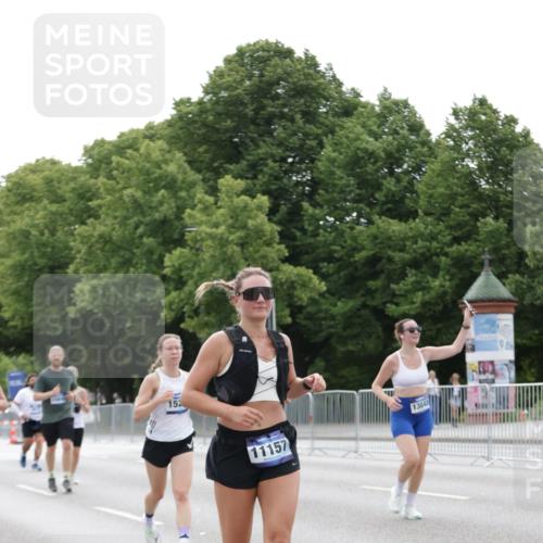 29.06.2025 - hella hamburg halbmarathon Jannik Wohlers http://msf.ph/oto/8198792 29.06.2025 10:25:05 Lombardsbrücke 1093, 1627, 2278, 5028, 6869, 9811, 10845, 10846, 11157, 11662, 13510, 13842, 15016, 15119, 15283, 16421, 16422 meine-sportfotos.de