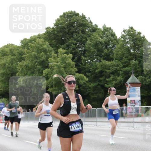 29.06.2025 - hella hamburg halbmarathon Jannik Wohlers http://msf.ph/oto/8198824 29.06.2025 10:25:05 Lombardsbrücke 1093, 1627, 2278, 5028, 6869, 9811, 10845, 10846, 11157, 11662, 13510, 13842, 15016, 15119, 15283, 16421, 16422 meine-sportfotos.de