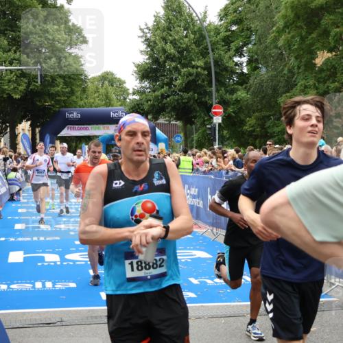 29.06.2025 - hella hamburg halbmarathon Zöllner http://msf.ph/oto/8198827 29.06.2025 10:46:42 Ziel 1920, 1942, 9051, 13525, 13554, 15026, 15133, 15206, 15714, 16175, 17865, 18297, 19128 meine-sportfotos.de