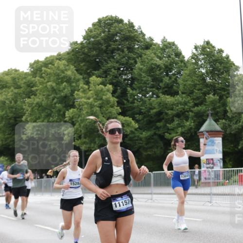 29.06.2025 - hella hamburg halbmarathon Jannik Wohlers http://msf.ph/oto/8198862 29.06.2025 10:25:05 Lombardsbrücke 1093, 1627, 2278, 5028, 6869, 9811, 10845, 10846, 11157, 11662, 13510, 13842, 15016, 15119, 15283, 16421, 16422 meine-sportfotos.de