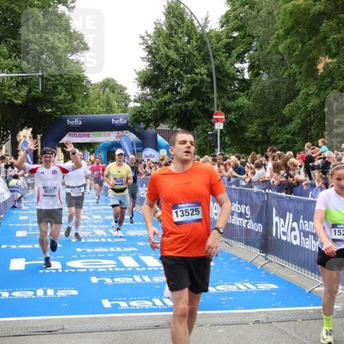 29.06.2025 - hella hamburg halbmarathon Zöllner http://msf.ph/oto/8198895 29.06.2025 10:46:43 Ziel 1920, 1942, 9051, 13525, 13554, 15026, 15133, 15714, 16175, 17743, 17865, 18297, 19128 meine-sportfotos.de