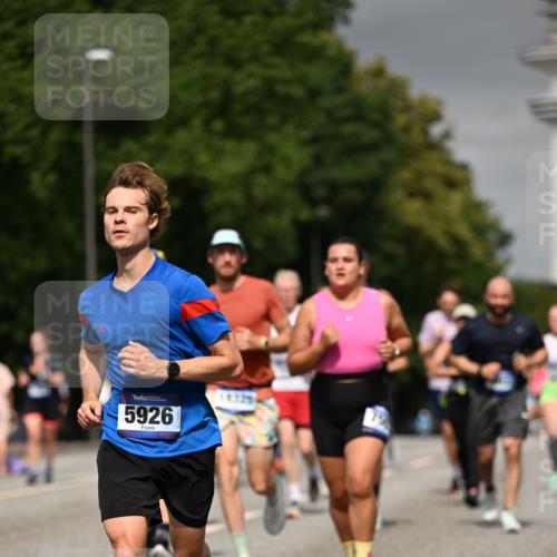 29.06.2025 - hella hamburg halbmarathon Dr. Thomas Lammeyer http://msf.ph/oto/8198950 29.06.2025 10:11:33 Kennedybrücke 1993, 4262, 5242, 5287, 5807, 5845, 5926, 6196, 6517, 6518, 6707, 6713, 6715, 6833, 7503, 8585, 9967, 10283, 10700, 10703, 11114, 11394 meine-sportfotos.de