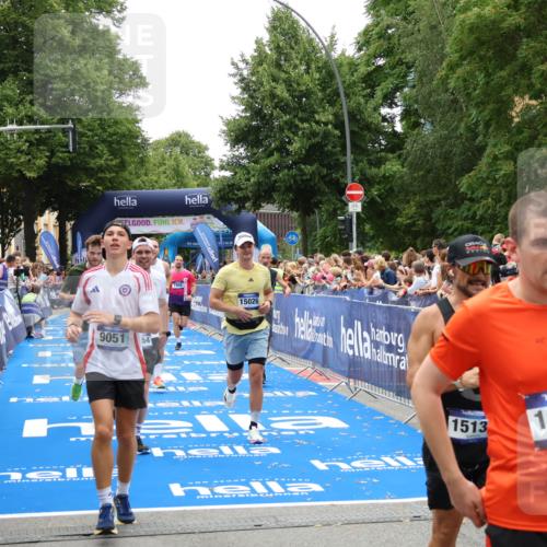 29.06.2025 - hella hamburg halbmarathon Zöllner http://msf.ph/oto/8198964 29.06.2025 10:46:45 Ziel 1920, 1942, 3976, 6630, 9051, 13554, 14541, 15026, 15714, 15900, 16175, 17743, 17865, 18297, 19128 meine-sportfotos.de
