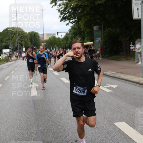 29.06.2025 - hella hamburg halbmarathon Yannick Fuchs http://msf.ph/oto/8198975 29.06.2025 10:31:48 20KM 1411, 2196, 2767, 4860, 4865, 5003, 5092, 5307, 5315, 6123, 6458, 6529, 7310, 7482, 8362, 9178, 9296, 9914, 10451, 10680, 10738, 11833, 13141, 13854, 13972, 14387, 14459, 14691, 14934, 15178, 15261, 15410, 15939, 16523, 16992, 17024, 17125, 17137, 17306, 17658, 17723, 18062, 18159, 18384, 18824 meine-sportfotos.de