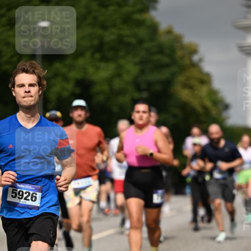 29.06.2025 - hella hamburg halbmarathon Dr. Thomas Lammeyer http://msf.ph/oto/8198980 29.06.2025 10:11:33 Kennedybrücke 1993, 4262, 5242, 5287, 5807, 5845, 5926, 6196, 6517, 6518, 6707, 6713, 6715, 6833, 7503, 8585, 9967, 10283, 10700, 10703, 11114, 11394 meine-sportfotos.de