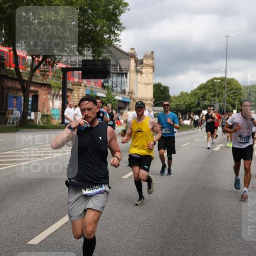 29.06.2025 - hella hamburg halbmarathon Yannick Fuchs http://msf.ph/oto/8199043 29.06.2025 10:44:37 20KM 1119, 1399, 1466, 1507, 1630, 1750, 1817, 2207, 3654, 4127, 4346, 5115, 6027, 6662, 6712, 6795, 7052, 7176, 7397, 7583, 7930, 7932, 8313, 8572, 8657, 8704, 9057, 10371, 10750, 11356, 11455, 11607, 12235, 12527, 12624, 13008, 13609, 13687, 13701, 13812, 13875, 14034, 14257, 14626, 15362, 15395, 15803, 15950, 16242, 16716, 16806, 17179, 17221, 17247, 17384, 18066, 18370, 18394, 18657, 18658, 18811 meine-sportfotos.de