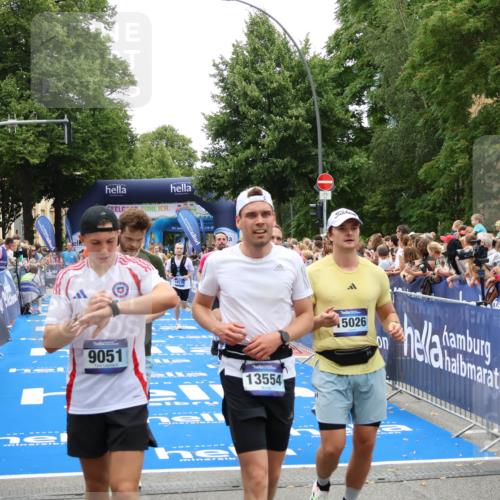29.06.2025 - hella hamburg halbmarathon Zöllner http://msf.ph/oto/8199050 29.06.2025 10:46:46 Ziel 1920, 1942, 3976, 6630, 11858, 13554, 14541, 15026, 15714, 15900, 16175, 17353, 17743, 17865, 18297, 19128 meine-sportfotos.de