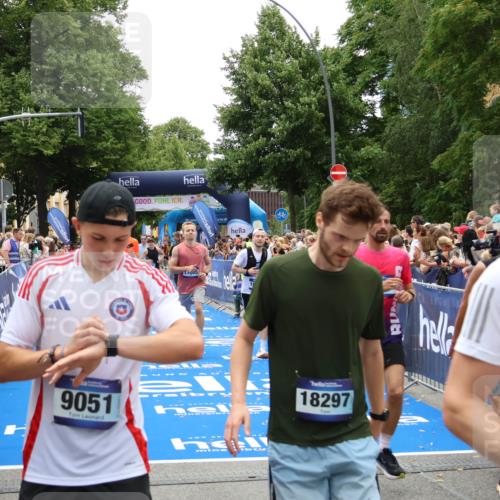 29.06.2025 - hella hamburg halbmarathon Zöllner http://msf.ph/oto/8199106 29.06.2025 10:46:48 Ziel 1942, 3976, 6630, 11858, 13940, 14541, 15900, 16175, 17353, 17669, 17743, 17865, 19128 meine-sportfotos.de