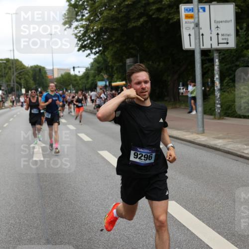 29.06.2025 - hella hamburg halbmarathon Yannick Fuchs http://msf.ph/oto/8199107 29.06.2025 10:31:48 20KM 1411, 2196, 2767, 4860, 4865, 5003, 5092, 5307, 5315, 6123, 6458, 6529, 7310, 7482, 8362, 9178, 9296, 9914, 10451, 10680, 10738, 11833, 13141, 13854, 13972, 14387, 14459, 14691, 14934, 15178, 15261, 15410, 15939, 16523, 16992, 17024, 17125, 17137, 17306, 17658, 17723, 18062, 18159, 18384, 18824 meine-sportfotos.de