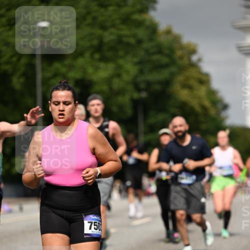 29.06.2025 - hella hamburg halbmarathon Dr. Thomas Lammeyer http://msf.ph/oto/8199109 29.06.2025 10:11:35 Kennedybrücke 1893, 1993, 2136, 3929, 4262, 5242, 5287, 5807, 5845, 5926, 6196, 6517, 6518, 6707, 6713, 6715, 6833, 7503, 7760, 8585, 9967, 10283, 10700, 10703, 11114 meine-sportfotos.de