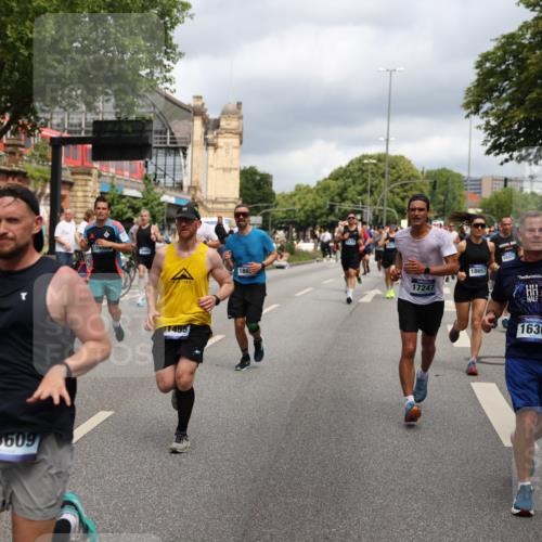29.06.2025 - hella hamburg halbmarathon Yannick Fuchs http://msf.ph/oto/8199119 29.06.2025 10:44:37 20KM 1119, 1399, 1466, 1507, 1630, 1750, 1817, 2207, 3654, 4127, 4346, 5115, 6027, 6662, 6712, 6795, 7052, 7176, 7397, 7583, 7930, 7932, 8313, 8572, 8657, 8704, 9057, 10371, 10750, 11356, 11455, 11607, 12235, 12527, 12624, 13008, 13609, 13687, 13701, 13812, 13875, 14034, 14257, 14626, 15362, 15395, 15803, 15950, 16242, 16716, 16806, 17179, 17221, 17247, 17384, 18066, 18370, 18394, 18657, 18658, 18811 meine-sportfotos.de