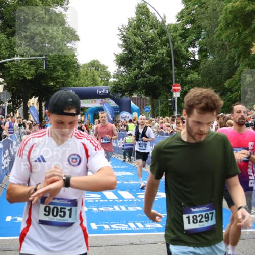 29.06.2025 - hella hamburg halbmarathon Zöllner http://msf.ph/oto/8199123 29.06.2025 10:46:48 Ziel 1942, 3976, 6630, 11858, 13940, 14541, 15900, 16175, 17353, 17669, 17743, 17865, 19128 meine-sportfotos.de