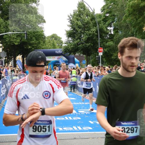 29.06.2025 - hella hamburg halbmarathon Zöllner http://msf.ph/oto/8199131 29.06.2025 10:46:49 Ziel 3976, 6630, 11858, 13940, 14541, 15900, 16175, 17353, 17492, 17669, 17743, 17865, 19128 meine-sportfotos.de