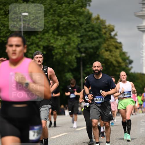 29.06.2025 - hella hamburg halbmarathon Dr. Thomas Lammeyer http://msf.ph/oto/8199136 29.06.2025 10:11:36 Kennedybrücke 1893, 1993, 2136, 3929, 4262, 5242, 5287, 5807, 5845, 5926, 6196, 6517, 6518, 6707, 6713, 6715, 6833, 7503, 7760, 8585, 9967, 10283, 10700, 10703, 11114 meine-sportfotos.de